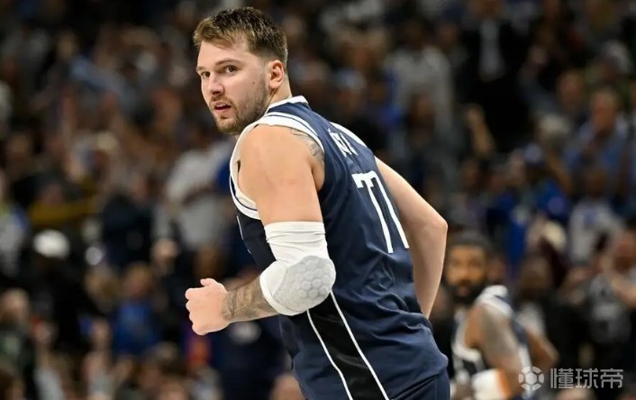 AYX体育app下载官网东契奇连续十五场比赛得分超过夺冠，老鹰不断突破！气势如虹延续的简单介绍